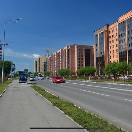 Новостройка дворец спорта бизнес-класс с ортопедическим матрасом и белым постельным Петропавловск Экстерьер фото